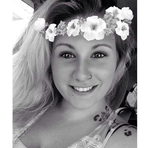 I’m Tiffany, Please LMK if you’re on MERC❣️